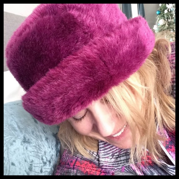NWT Faux Fur Women’s Hat - Picture 1 of 5